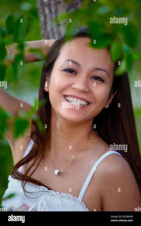 Filipino Woman High Resolution Stock Photography And Images Alamy