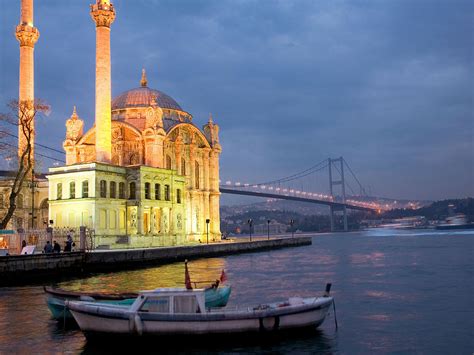 İstanbul, türkiye'de yer alan şehir ve ülkenin 81 ilinden biri. World Visits: Istanbul largest historical city in Turkey