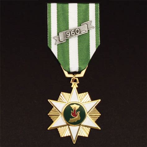 Vietnamese Campaign Medal Star With 1960 Bar Medal And Ribbon