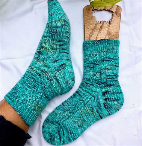 Ancient Rhymes Easy knitted sock pattern with simple texture | Etsy