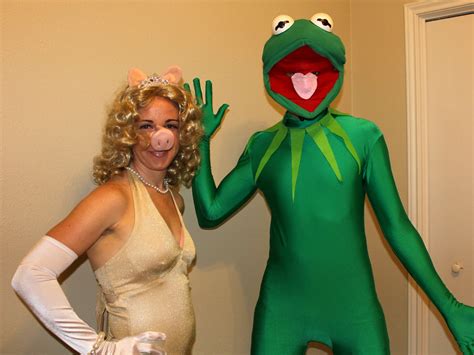 Even though it's not easy being green, making a kermit the frog costume is actually quite simple. The Wooster Roost: Halloween - Homemade Kermit Costume