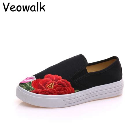 Veowalk Red Flower Embroidered Women Canvas Slip On Flat Platforms Shoes Black Fashion Casual