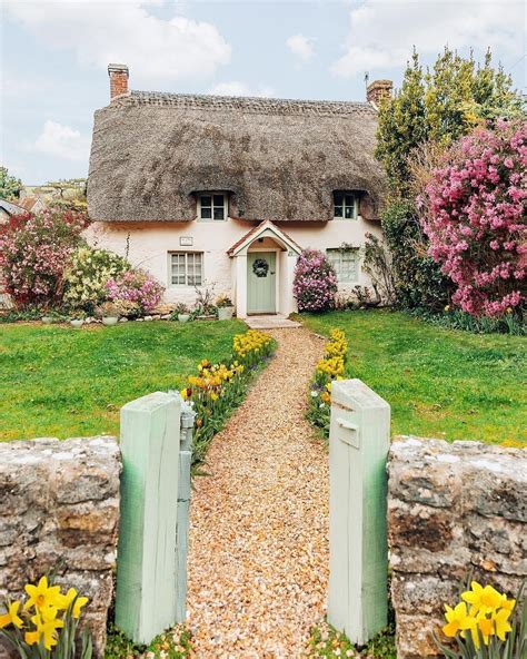 Weloveengland🇬🇧🏴󠁧󠁢󠁥󠁮󠁧󠁿 Weloveengland On Instagram “the Most Beautiful Thatched Cottage