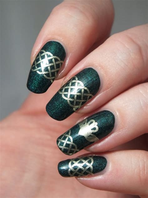 The perfect proportions, charm, and attention to. 15 Emerald Green Nail Designs You Can Copy - fashionsy.com