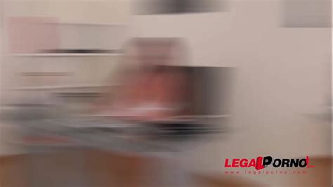 masajista se folla a la tetona cliente emma butt y se corre en sus grandes tetas gp306 xvideos