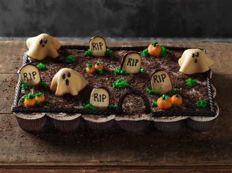 graveyard cupcakes halloween party recipes popsugar food photo 15