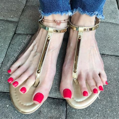 ในภาพอาจจะมี รองเท้า Girl Soles Sexy Toes Pretty Sandals