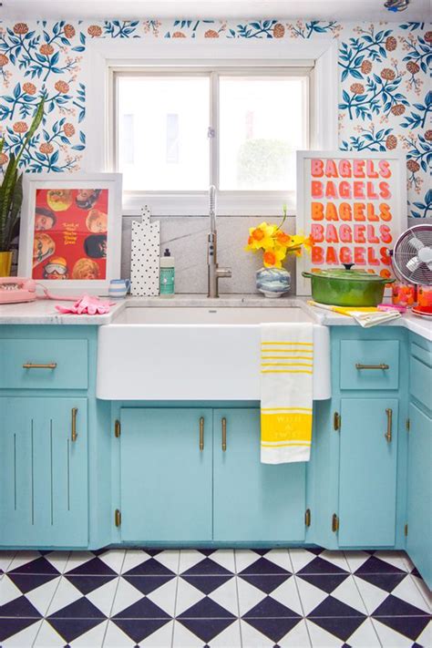 42 Retro Kitchen Design Ideas With Splash Of Colors Homemydesign