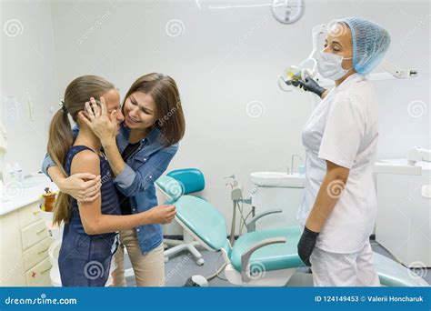 mother and daughter visiting pediatric dentist at dental clinics stock image image of medical