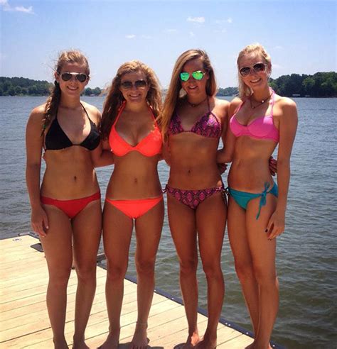 College Girls Know How To Look Hot And Have Fun 39 Pics