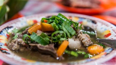 Sup kambing or sop kambing is a southeast asian mutton soup, commonly found in brunei darussalam, indonesia, malaysia, singapore. Sate Kambing Mat Raji Lampung, Hanya Menyajikan Daging ...