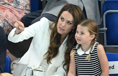 Body Language Expert Analyzes Kate Middleton And Princess Charlottes Special Mother Daughter