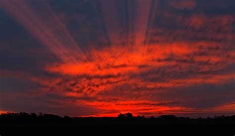 High Definition Desktop Wallpaper Of Sky Picture Of Red Sunset Rays