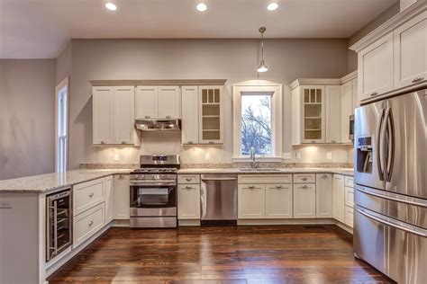 View dozens of custom kraftmaid kitchens, baths, mudrooms and more in the below photo gallery. White Shaker Cabinets - Kitchen Photo Gallery
