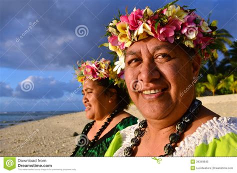 Polynesian Woman Having Sex Mega Dildo Insertion