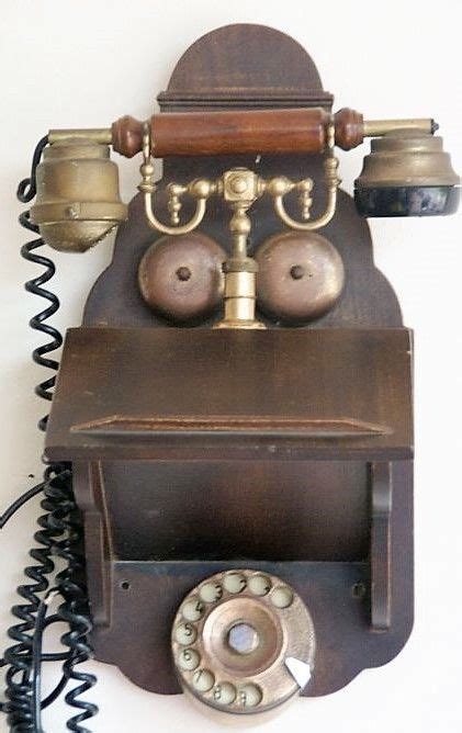 Teléfono Antiguo De Pared Años 50 Con Dos Campanas Madera Y Latón