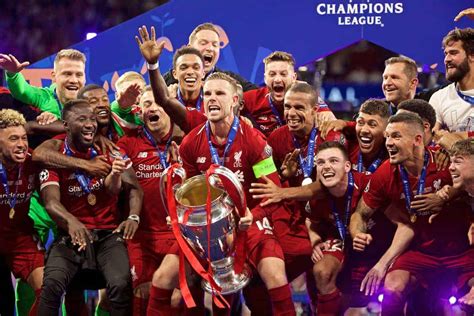 41 Jordan Henderson Lifting Champions League Trophy Png