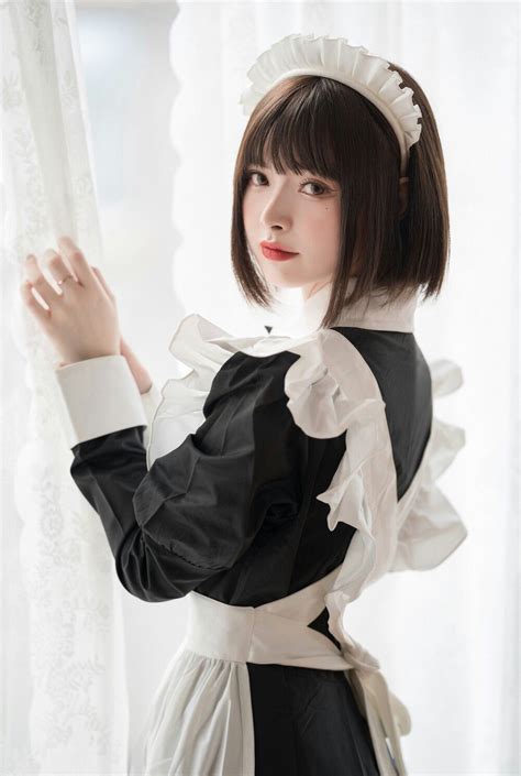 maid cosplay cute cosplay cosplay outfits female pose reference pose reference photo maid