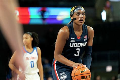 UConn Women S Basketball Holds On To Defeat DePaul