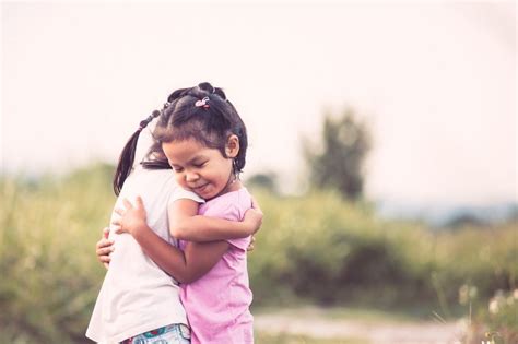 Should we discourage children from having a best friend?