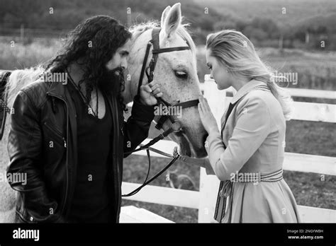 Frau Gekleidet Zum Reiten Schwarzweiß Stockfotos Und Bilder Alamy