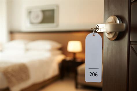 Flight Attendant Shares Security Checklist for 'Sketchy' Hotel Rooms