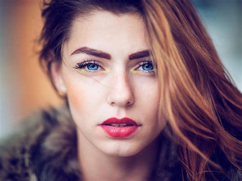Blue Eyed Brunette 2017 Beauty Photo Wallpaper Preview