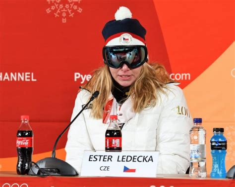 V roce 2018 uchvátila svět, když vybojovala dvě zlaté medaile na zimních olympijských hrách v pchjongčchangu ve dvou naprosto odlišných sportech. Ester Ledecká získal zlatou olympijskou medaili - Cysnews