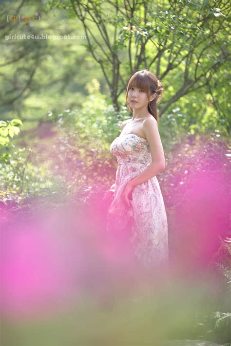 Heo Yun Mi Outdoors In A Strapless Dress BaoBua Cute BaoBua Com