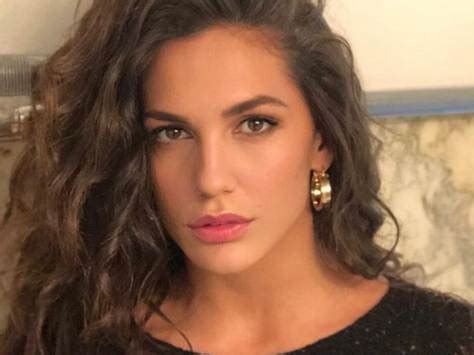 Elena d'amario, la ballerina che sprigiona energia e ti racconta di come la passione sia la chiave per arrivare dove vuoi. Amici 18, Elena D'Amario: età, carriera e la storia d ...