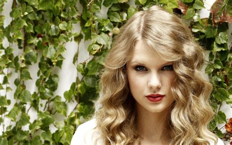 Cute Pics Gallery Latest Taylor Swift Fearless Photoshoot