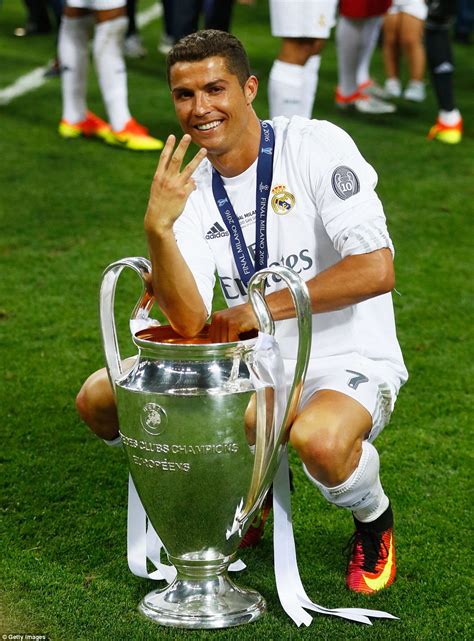 Web oficial del real madrid con las últimas noticias, fotos, videos cristiano ronaldo of real madrid in action during their la liga match between valencia cf and real madrid at the estadio de mestalla on 22 february 2017 in valencia. Real Madrid 1-1 Atletico Madrid (AET, 5-3 on pens ...