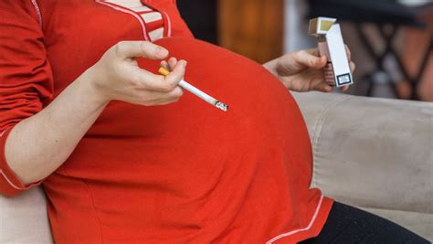 1 In 14 Pregnant Women Still Smoke Cdc Study Reports