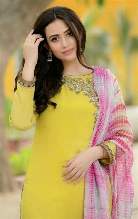 Pin By Madiha Jamal On Sana Javed Beautiful Pakistani Dresses Mahira