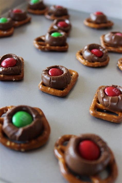 Shortbread hershey kiss cookies recipe. Pretzels with Hershey Kisses - make Christmas themed ones ...