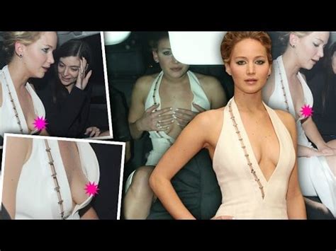 The gorgeous legally blonde actress looked. Top Hollywood Actress Shocking Wardrobe Malfunction! - YouTube