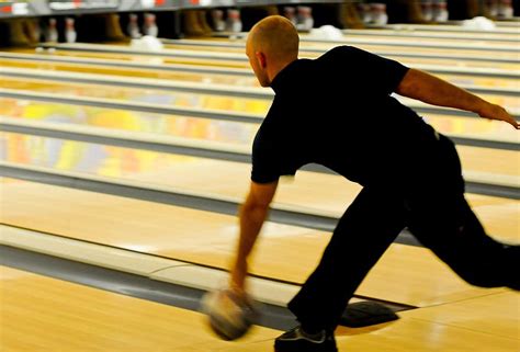 Bowling Tips For Left Handers How To Succeed As A Southpaw Beginner