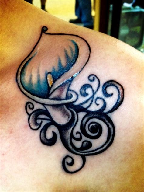 Calla Lily Tattoo On The Tip Of The Shoulder Love Lilly Tattoo Design