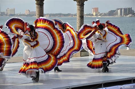 folkloric dancers of jalisco ballet folklorico mexican folklore mexico culture