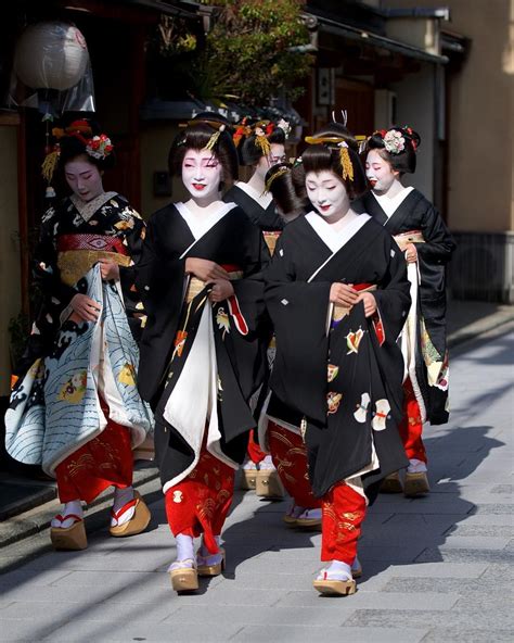 komaya #kyoto #geimaiko #miyagawacho | Japan image, Japanese dress ...