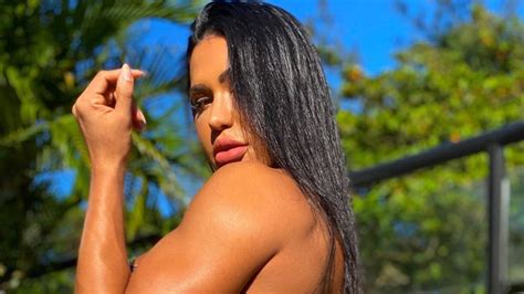 Uepa Gracyanne Barbosa Usa Modelito Nude E Deixa Internautas