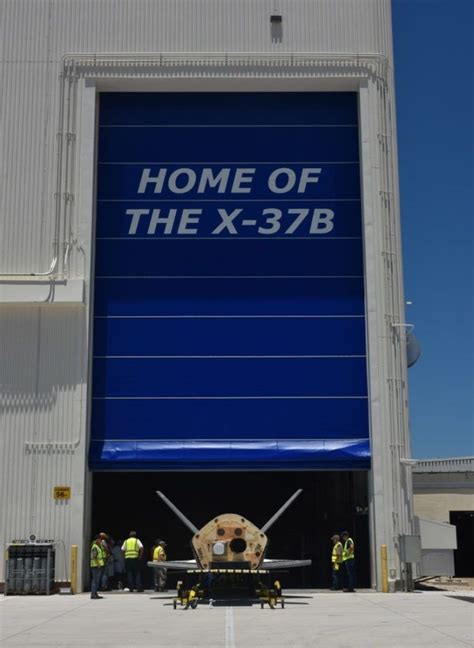 Photos Sundays Return Of X 37b After 718 Days In Space Spaceflight