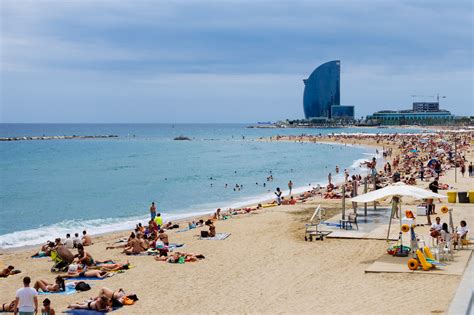 Der strand von barcelona landet an erster stelle, noch vor honolulu (platz 3), miami beach (platz 5) und sogar noch vor dem strand des girls von ipanema von rio de janeiro (platz 6). Barcelona - RejseBamsen.dk