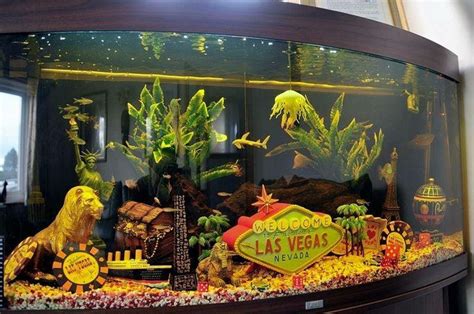Asian floral blue and white porcelain fishbowl for indoor or outdoor use. Very cool Vegas theme aquarium! | Fish tank themes, Fish ...