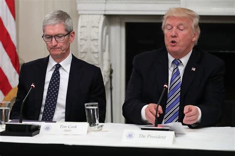 Apple Ceo Tim Cook Writes Powerful Letter Rejecting Donald Trump S Charlottesville Comments