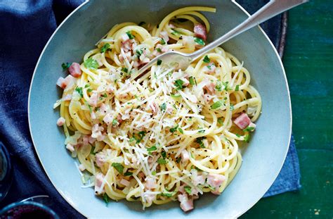 spaghetti carbonara italian recipes goodtoknow