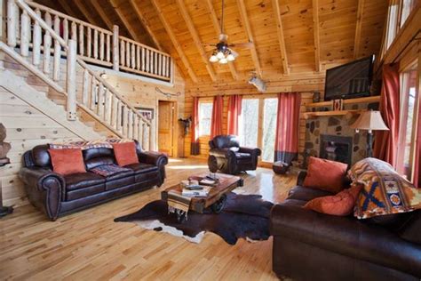Luxurious 5 Bedroom Log Cabin Near Dollywood Has Private Yard And Cable