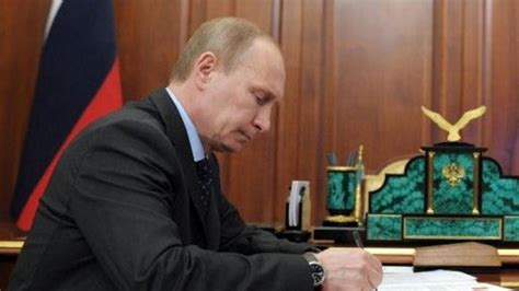 Putin Orders Retaliatory Sanctions On Us Eu Imports