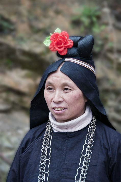 asia-hmong-woman-with-traditional-headdress-and-hairstyle-miao