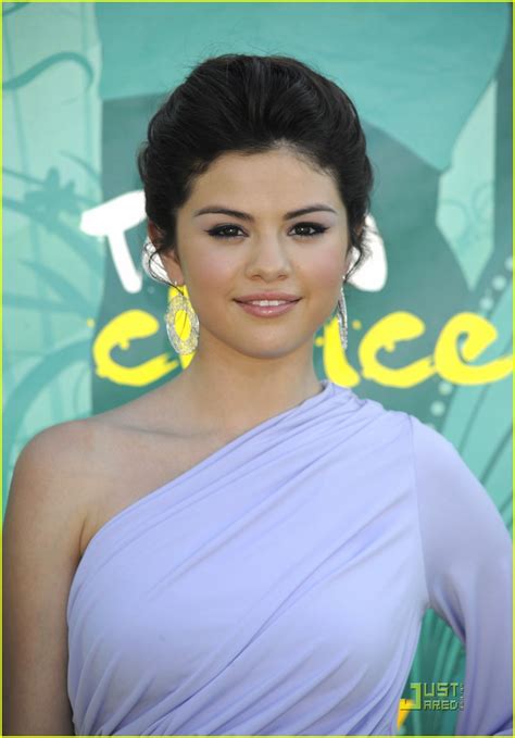 Selena Gomez Wins Teen Choice Award For Choice Summer Tv Star Photo 2118632 2009 Teen Choice